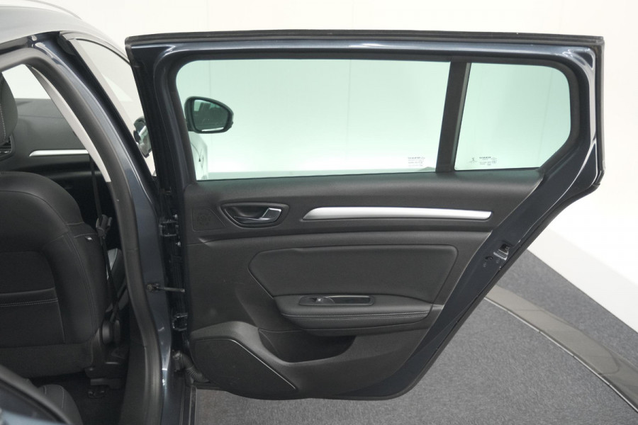Renault Mégane Estate TCe 140 Intens | 1.700 KG Trekgewicht | Trekhaak | Camera | Head-Up Display | Dodehoekdetectie