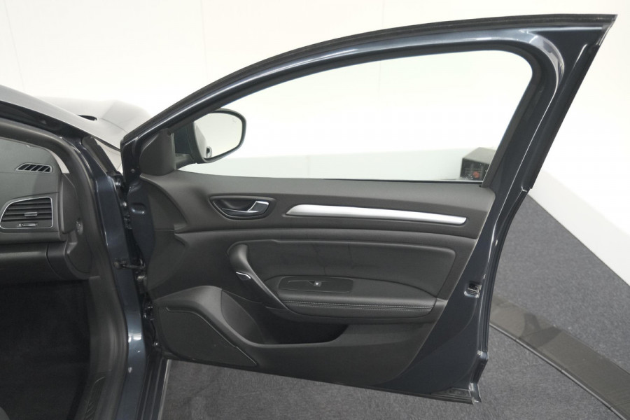 Renault Mégane Estate TCe 140 Intens | 1.700 KG Trekgewicht | Trekhaak | Camera | Head-Up Display | Dodehoekdetectie