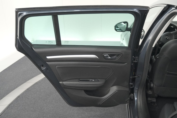 Renault Mégane Estate TCe 140 Intens | 1.700 KG Trekgewicht | Trekhaak | Camera | Head-Up Display | Dodehoekdetectie