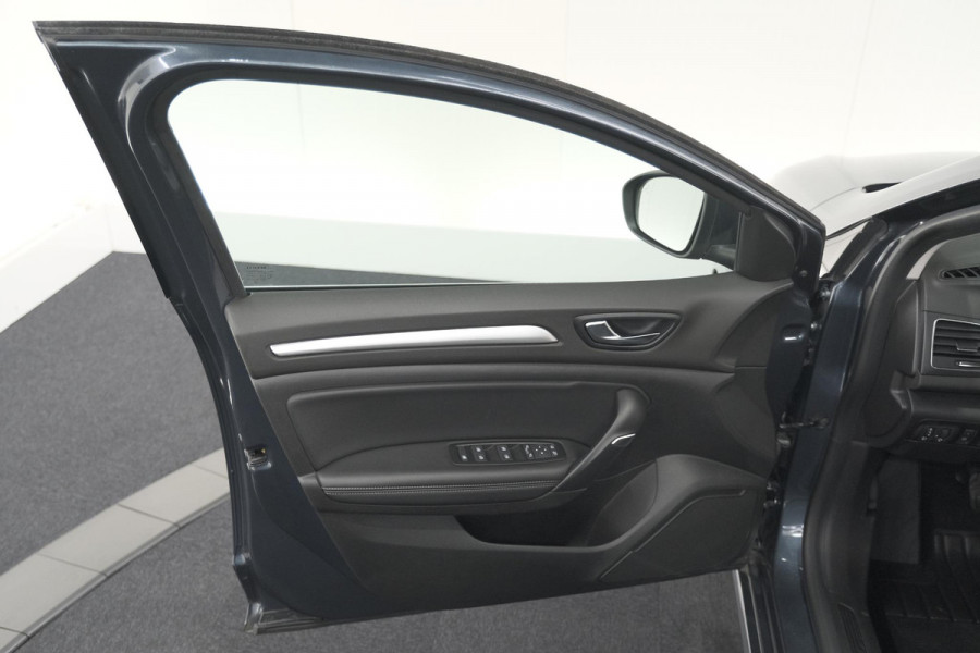 Renault Mégane Estate TCe 140 Intens | 1.700 KG Trekgewicht | Trekhaak | Camera | Head-Up Display | Dodehoekdetectie