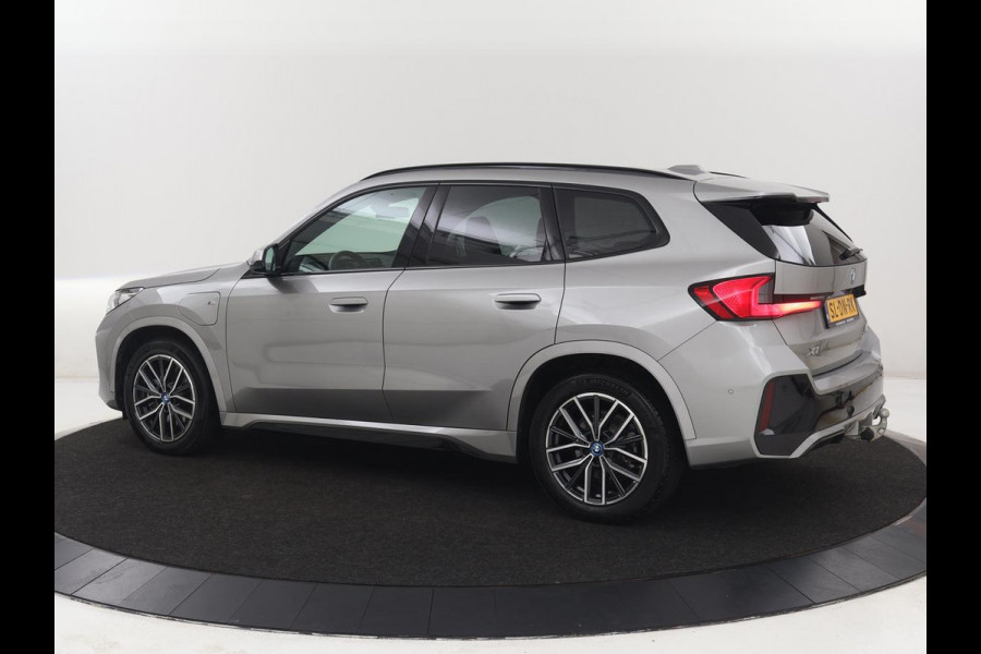 BMW X1 xDrive25e M Sport | SOH 93% | Head-Up | 360 Camera | Stoelverwarming | Trekhaak | Adaptive cruise | Leder/Alcantara | Keyless | Carplay | Side Assist | Adaptief LED | Sportstoelen | PHEV | Plug In