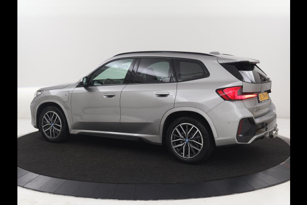 BMW X1 xDrive25e M Sport | SOH 93% | Head-Up | 360 Camera | Stoelverwarming | Trekhaak | Adaptive cruise | Leder/Alcantara | Keyless | Carplay | Side Assist | Adaptief LED | Sportstoelen | PHEV | Plug In