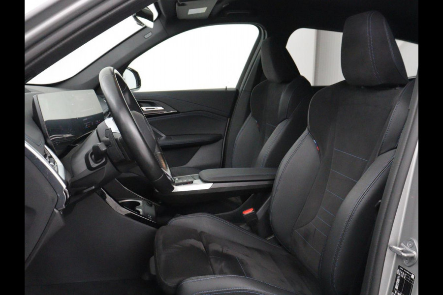 BMW X1 xDrive25e M Sport | SOH 93% | Head-Up | 360 Camera | Stoelverwarming | Trekhaak | Adaptive cruise | Leder/Alcantara | Keyless | Carplay | Side Assist | Adaptief LED | Sportstoelen | PHEV | Plug In
