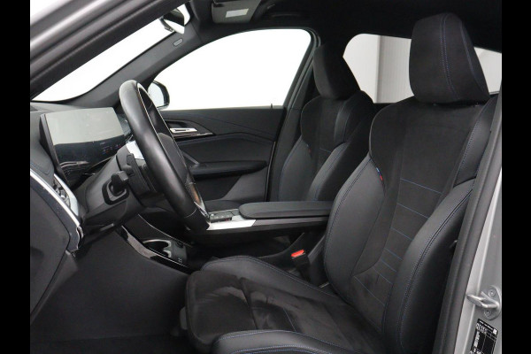 BMW X1 xDrive25e M Sport | SOH 93% | Head-Up | 360 Camera | Stoelverwarming | Trekhaak | Adaptive cruise | Leder/Alcantara | Keyless | Carplay | Side Assist | Adaptief LED | Sportstoelen | PHEV | Plug In
