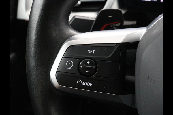 BMW X1 xDrive25e M Sport | SOH 93% | Head-Up | 360 Camera | Stoelverwarming | Trekhaak | Adaptive cruise | Leder/Alcantara | Keyless | Carplay | Side Assist | Adaptief LED | Sportstoelen | PHEV | Plug In