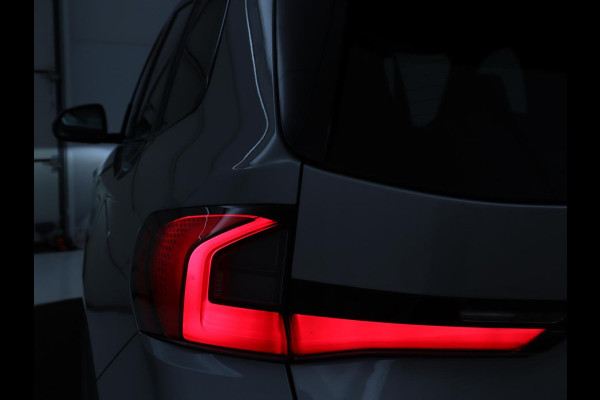 BMW X1 xDrive25e M Sport | SOH 93% | Head-Up | 360 Camera | Stoelverwarming | Trekhaak | Adaptive cruise | Leder/Alcantara | Keyless | Carplay | Side Assist | Adaptief LED | Sportstoelen | PHEV | Plug In
