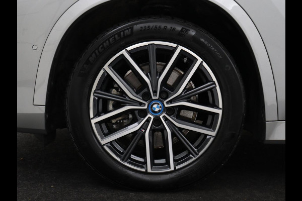 BMW X1 xDrive25e M Sport | SOH 93% | Head-Up | 360 Camera | Stoelverwarming | Trekhaak | Adaptive cruise | Leder/Alcantara | Keyless | Carplay | Side Assist | Adaptief LED | Sportstoelen | PHEV | Plug In