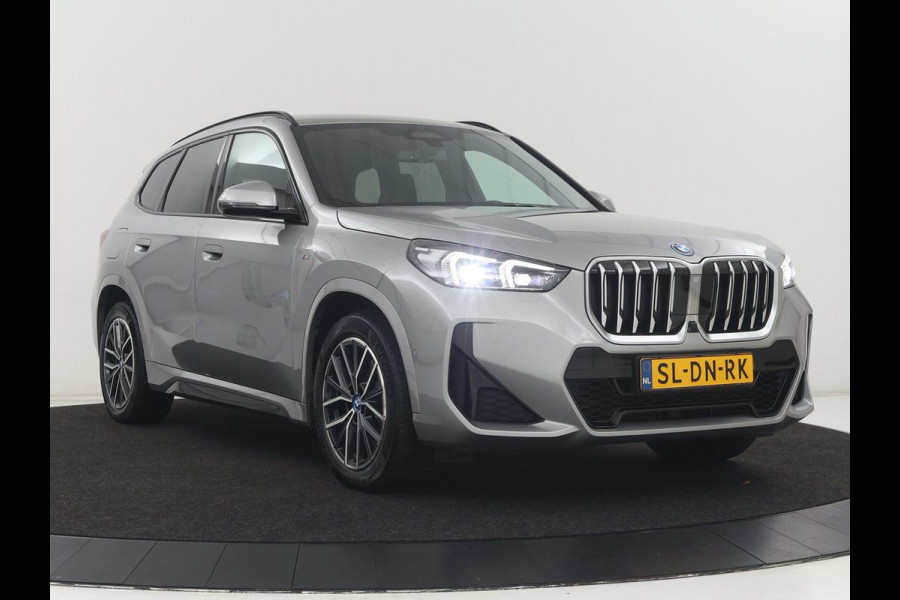 BMW X1 xDrive25e M Sport | SOH 93% | Head-Up | 360 Camera | Stoelverwarming | Trekhaak | Adaptive cruise | Leder/Alcantara | Keyless | Carplay | Side Assist | Adaptief LED | Sportstoelen | PHEV | Plug In