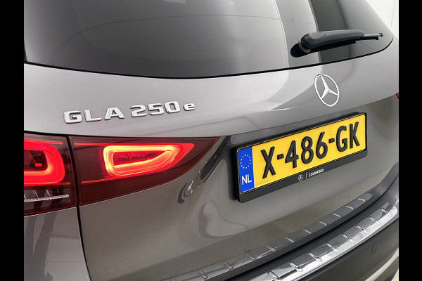 Mercedes-Benz GLA 250 e Business AMG-line 5 spaaks lichtmetalen velgen | MBUX wide screen| Navigatie | elect bed. voorstoelen met memory | Trekhaak | parking support met camera | Inclusief 24 maanden Mercedes-Benz Certified garantie voor Europa.