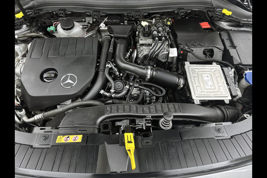 Mercedes-Benz GLA 250 e Business AMG-line 5 spaaks lichtmetalen velgen | MBUX wide screen| Navigatie | elect bed. voorstoelen met memory | Trekhaak | parking support met camera | Inclusief 24 maanden Mercedes-Benz Certified garantie voor Europa.