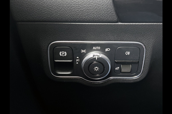 Mercedes-Benz GLA 250 e Business AMG-line 5 spaaks lichtmetalen velgen | MBUX wide screen| Navigatie | elect bed. voorstoelen met memory | Trekhaak | parking support met camera | Inclusief 24 maanden Mercedes-Benz Certified garantie voor Europa.
