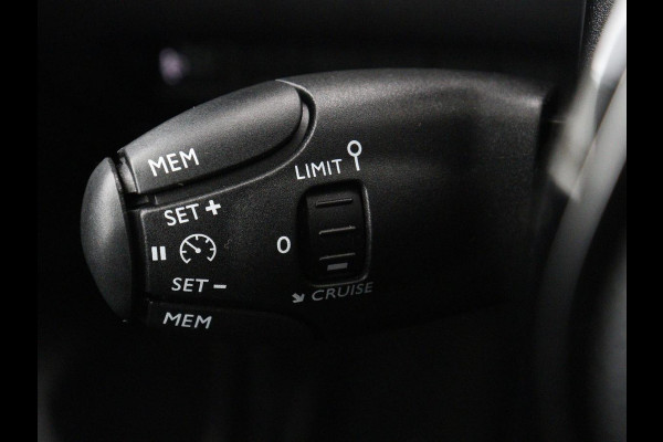 Peugeot 2008 1.2 Hybrid 136 Style | Automaat | Carplay | Climate control | Parkeerhulp | Full LED | Cruise control | Bluetooth