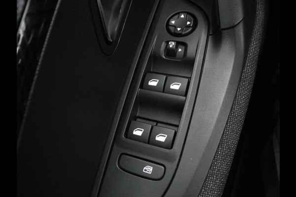 Peugeot 2008 1.2 Hybrid 136 Style | Automaat | Carplay | Climate control | Parkeerhulp | Full LED | Cruise control | Bluetooth