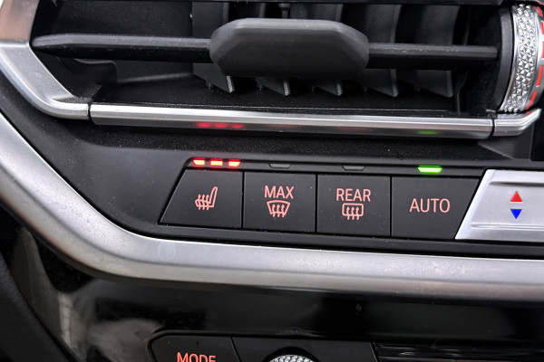 BMW iX3 High Executive 80 kWh M-pakket 97%SoH (1e eigenaar, NL-auto, Dealer OnderH, Panoramadak, Trekhaak, Navi Pro, StoelV, Etc)
