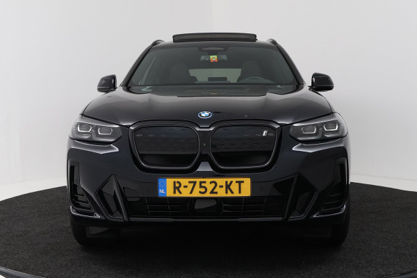 BMW iX3 High Executive 80 kWh M-pakket 97%SoH (1e eigenaar, NL-auto, Dealer OnderH, Panoramadak, Trekhaak, Navi Pro, StoelV, Etc)