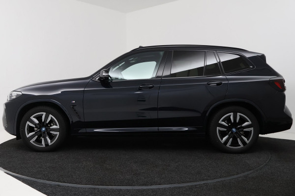 BMW iX3 High Executive 80 kWh M-pakket 97%SoH (1e eigenaar, NL-auto, Dealer OnderH, Panoramadak, Trekhaak, Navi Pro, StoelV, Etc)