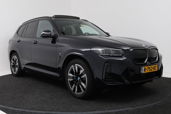 BMW iX3 High Executive 80 kWh M-pakket 97%SoH (1e eigenaar, NL-auto, Dealer OnderH, Panoramadak, Trekhaak, Navi Pro, StoelV, Etc)