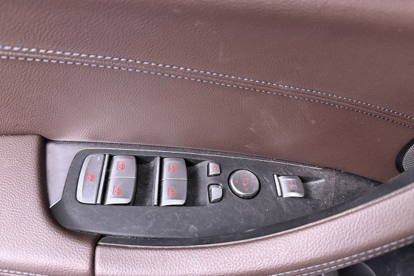 BMW iX3 High Executive 80 kWh M-pakket 97%SoH (1e eigenaar, NL-auto, Dealer OnderH, Panoramadak, Trekhaak, Navi Pro, StoelV, Etc)