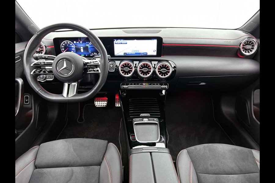 Mercedes-Benz CLA-Klasse Shooting Brake 250 e AMG-line Lichtmetalen velgen | Panoramadak | Wide screen | Navigatie | Parking support met camera | Inclusief 24 maanden MB Certified garantie voor Europa.