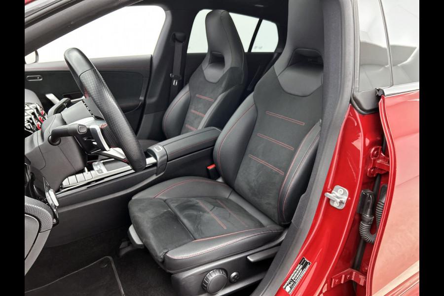 Mercedes-Benz CLA-Klasse Shooting Brake 250 e AMG-line Lichtmetalen velgen | Panoramadak | Wide screen | Navigatie | Parking support met camera | Inclusief 24 maanden MB Certified garantie voor Europa.