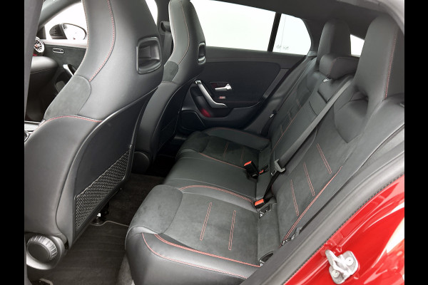 Mercedes-Benz CLA-Klasse Shooting Brake 250 e AMG-line Lichtmetalen velgen | Panoramadak | Wide screen | Navigatie | Parking support met camera | Inclusief 24 maanden MB Certified garantie voor Europa.
