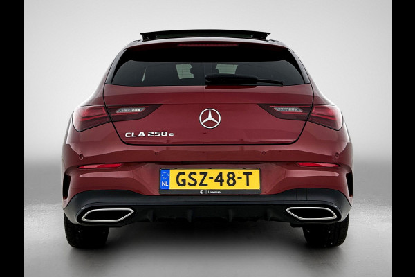 Mercedes-Benz CLA-Klasse Shooting Brake 250 e AMG-line Lichtmetalen velgen | Panoramadak | Wide screen | Navigatie | Parking support met camera | Inclusief 24 maanden MB Certified garantie voor Europa.