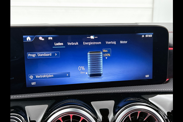 Mercedes-Benz CLA-Klasse Shooting Brake 250 e AMG-line Lichtmetalen velgen | Panoramadak | Wide screen | Navigatie | Parking support met camera | Inclusief 24 maanden MB Certified garantie voor Europa.