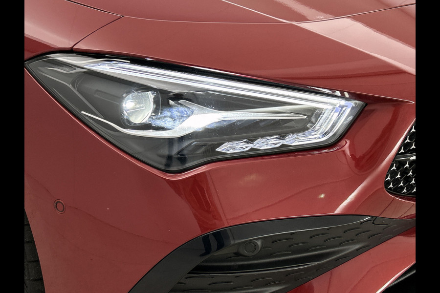 Mercedes-Benz CLA-Klasse Shooting Brake 250 e AMG-line Lichtmetalen velgen | Panoramadak | Wide screen | Navigatie | Parking support met camera | Inclusief 24 maanden MB Certified garantie voor Europa.