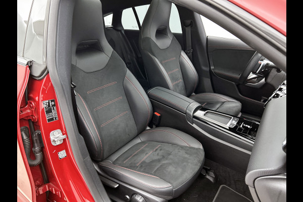 Mercedes-Benz CLA-Klasse Shooting Brake 250 e AMG-line Lichtmetalen velgen | Panoramadak | Wide screen | Navigatie | Parking support met camera | Inclusief 24 maanden MB Certified garantie voor Europa.