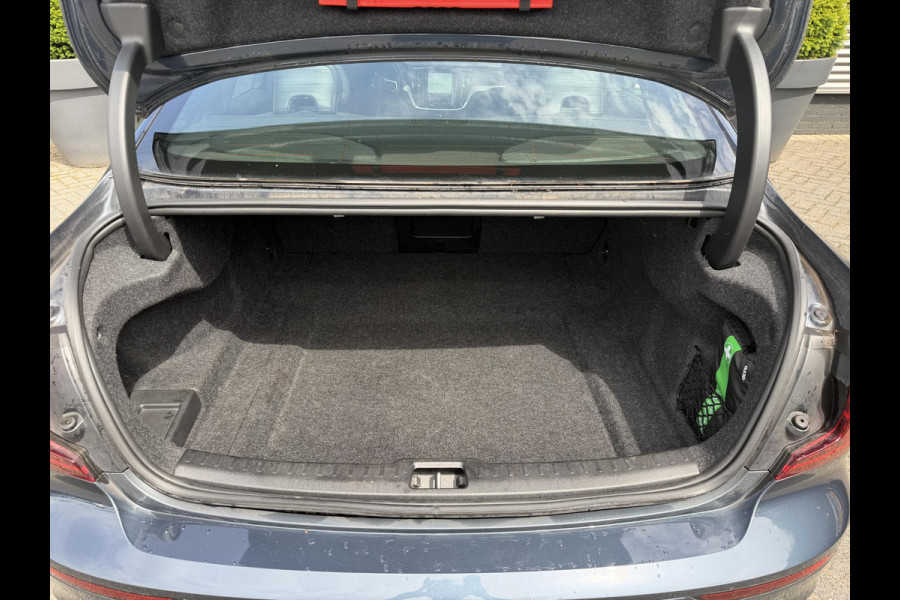 Volvo S60 2.0 B4 Plus Bright | Camera | Navigatie | 20 Inch Lichtmetalen Velgen | DAB | LED |