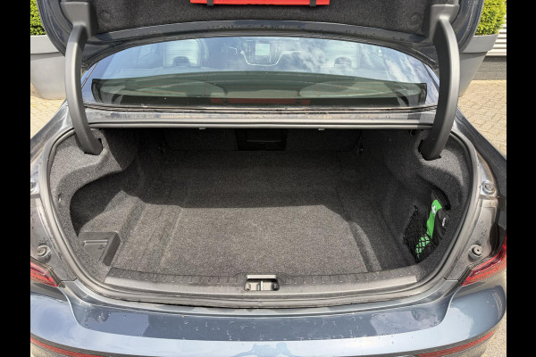 Volvo S60 2.0 B4 Plus Bright | Camera | Navigatie | 20 Inch Lichtmetalen Velgen | DAB | LED |