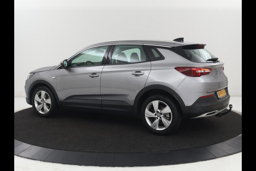 Opel Grandland X 1.6 Turbo Business Executive | Trekhaak | Stoelverwarming | Carplay | Navigatie | Stuurverwarming | Climate control | 18'' | Parkeerhulp | Bluetooth | Cruise control