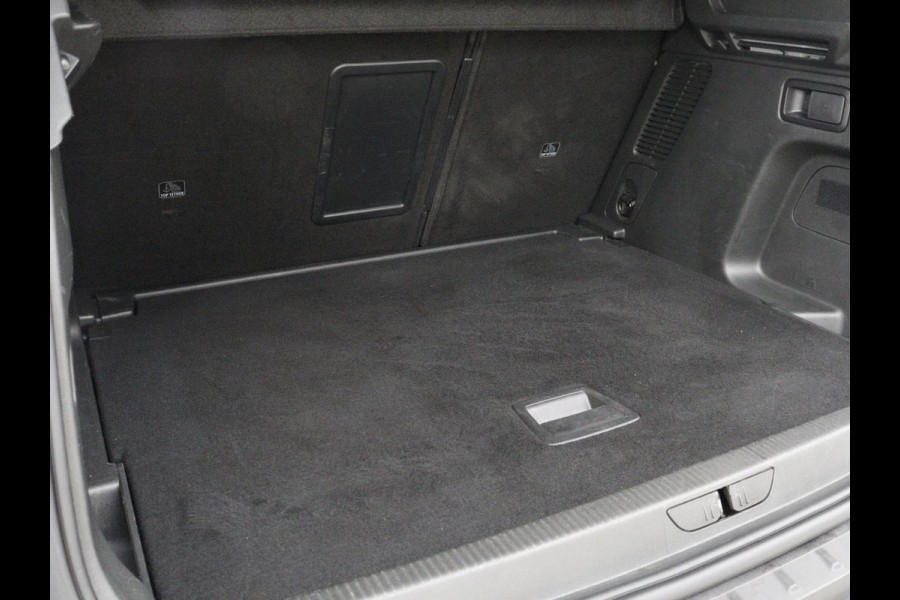 Opel Grandland X 1.6 Turbo Business Executive | Trekhaak | Stoelverwarming | Carplay | Navigatie | Stuurverwarming | Climate control | 18'' | Parkeerhulp | Bluetooth | Cruise control