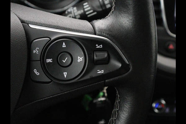 Opel Grandland X 1.6 Turbo Business Executive | Trekhaak | Stoelverwarming | Carplay | Navigatie | Stuurverwarming | Climate control | 18'' | Parkeerhulp | Bluetooth | Cruise control