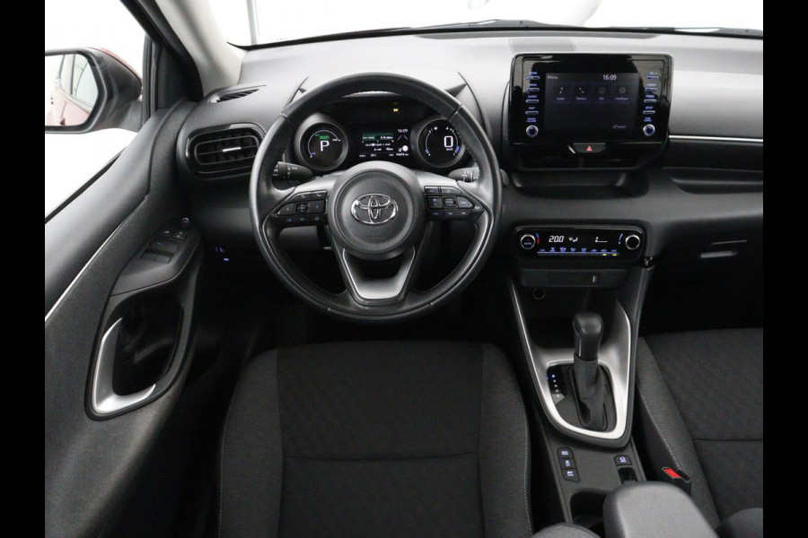 Toyota Yaris 1.5 Hybrid Dynamic | Carplay | Adaptive cruise | Keyless | Camera | Full LED | Climate control | 16'' | Bluetooth | DAB | Regensensor | Origineel NL