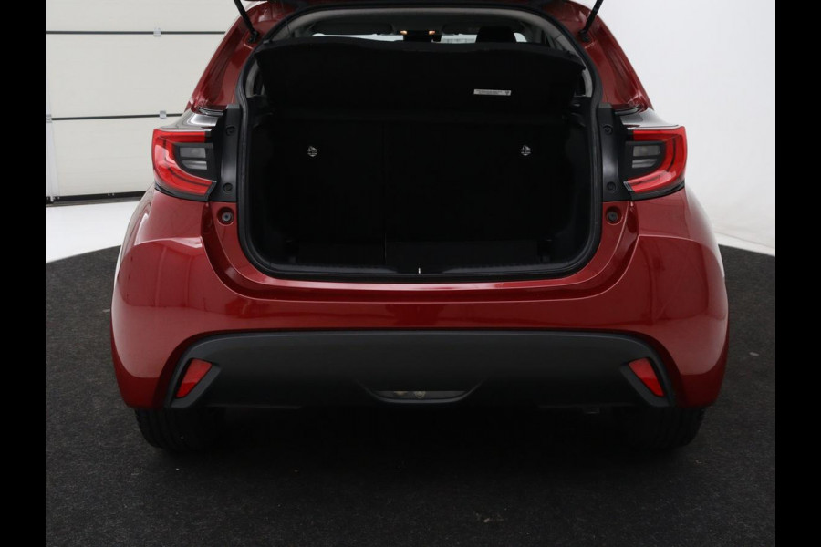 Toyota Yaris 1.5 Hybrid Dynamic | Carplay | Adaptive cruise | Keyless | Camera | Full LED | Climate control | 16'' | Bluetooth | DAB | Regensensor | Origineel NL
