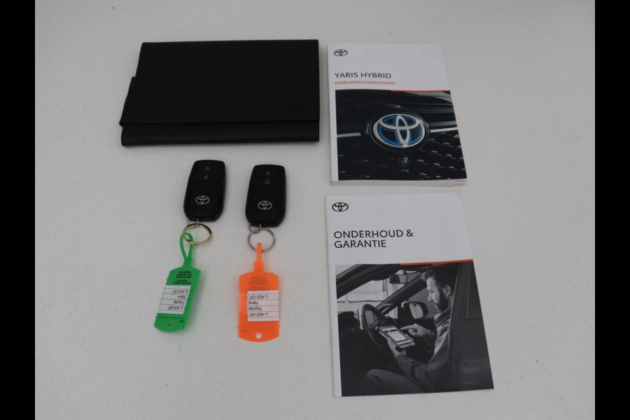 Toyota Yaris 1.5 Hybrid Dynamic | Carplay | Adaptive cruise | Keyless | Camera | Full LED | Climate control | 16'' | Bluetooth | DAB | Regensensor | Origineel NL