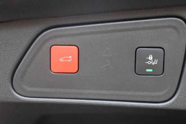Peugeot 3008 1.2 PureTech Blue Lease Allure org.NL trekhaak camera el.klep
