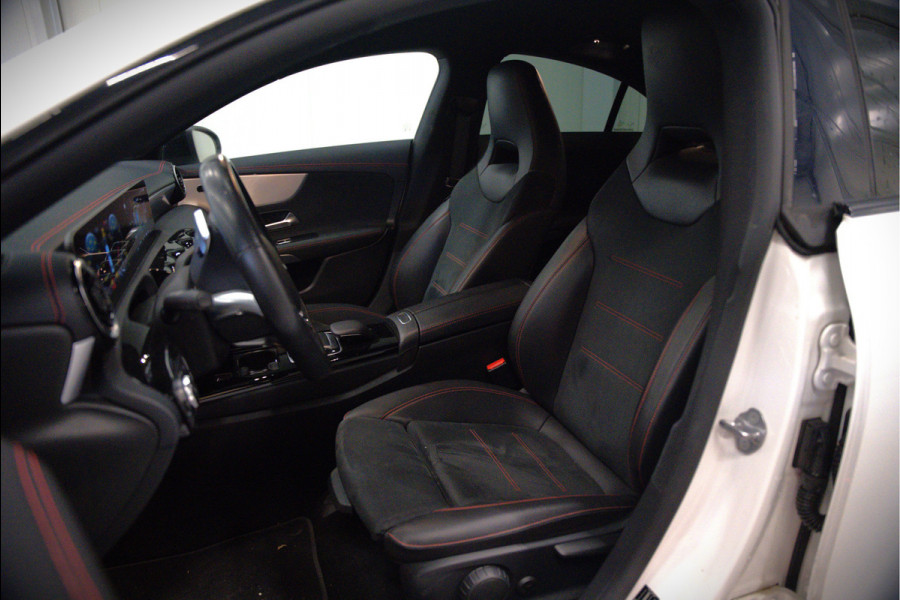 Mercedes-Benz CLA-Klasse 180 Advantage AMG | Stoelverwarming | Parkeersensoren | Navigatie | Cruise Control | Keyless | Camera | Climate Control