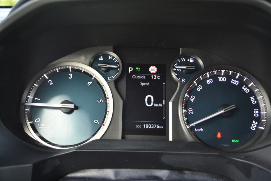 Toyota Land Cruiser 150 2.8 D-4D-F Professional Window Van