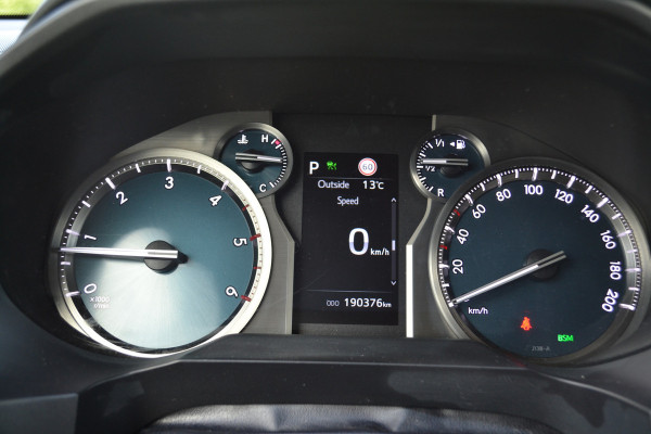 Toyota Land Cruiser 150 2.8 D-4D-F Professional Window Van