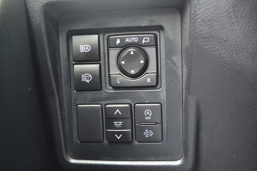 Toyota Land Cruiser 150 2.8 D-4D-F Professional Window Van