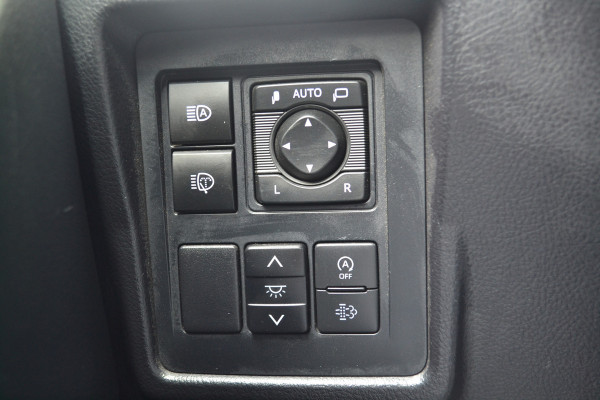 Toyota Land Cruiser 150 2.8 D-4D-F Professional Window Van