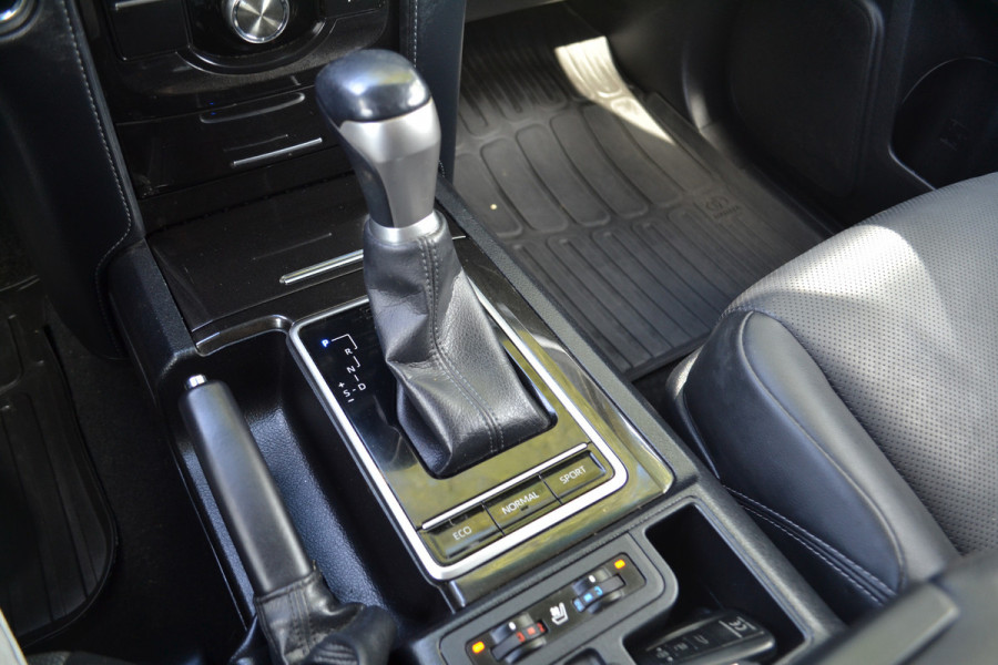 Toyota Land Cruiser 150 2.8 D-4D-F Professional Window Van