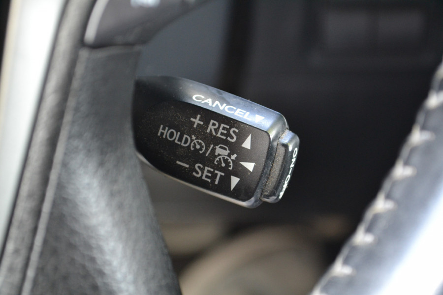 Toyota Land Cruiser 150 2.8 D-4D-F Professional Window Van