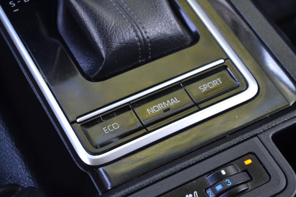 Toyota Land Cruiser 150 2.8 D-4D-F Professional Window Van