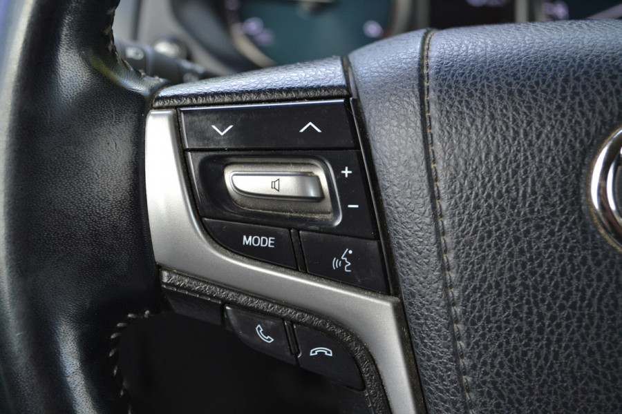 Toyota Land Cruiser 150 2.8 D-4D-F Professional Window Van