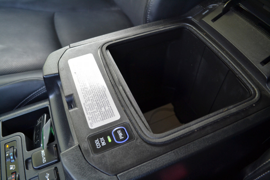 Toyota Land Cruiser 150 2.8 D-4D-F Professional Window Van
