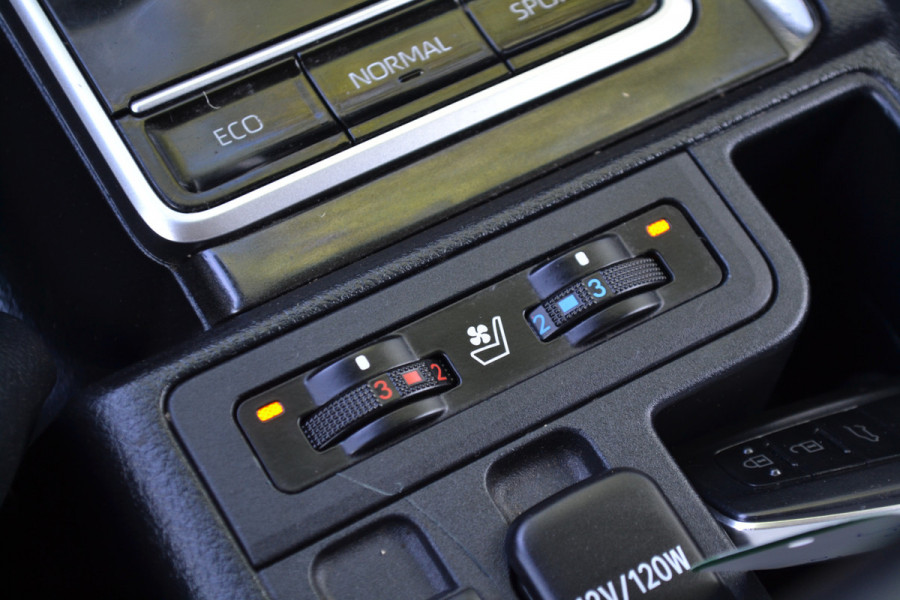 Toyota Land Cruiser 150 2.8 D-4D-F Professional Window Van
