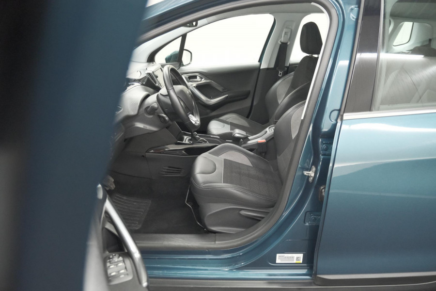 Peugeot 2008 PureTech 110 Allure | UNIEKE KLEUR! | Trekhaak | Camera | Apple Carplay | Parkeersensoren